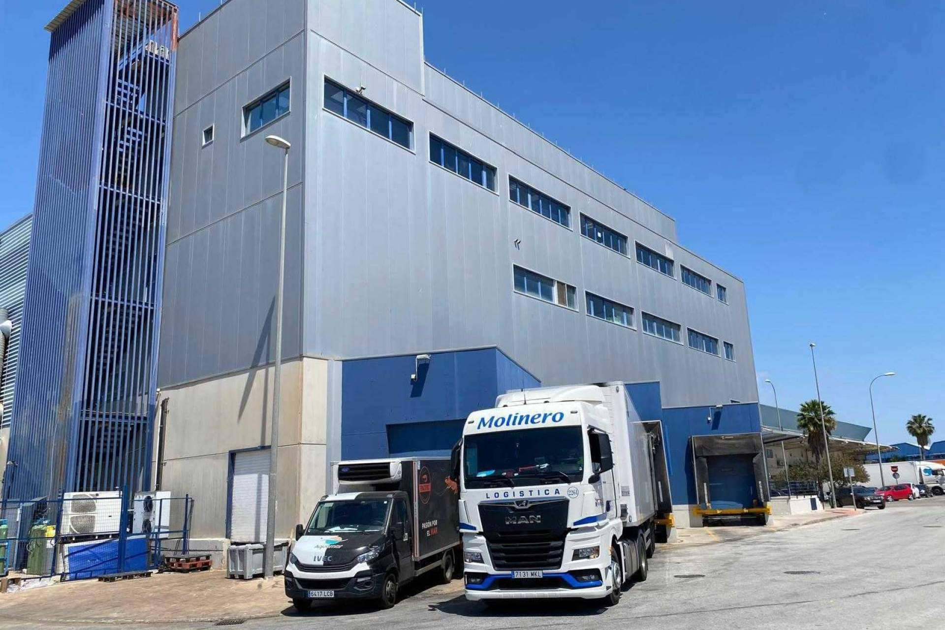 Se subasta una nave industrial de alta capacidad, con centro de transformación, valorada en más de 7 millones de euros en Málaga
