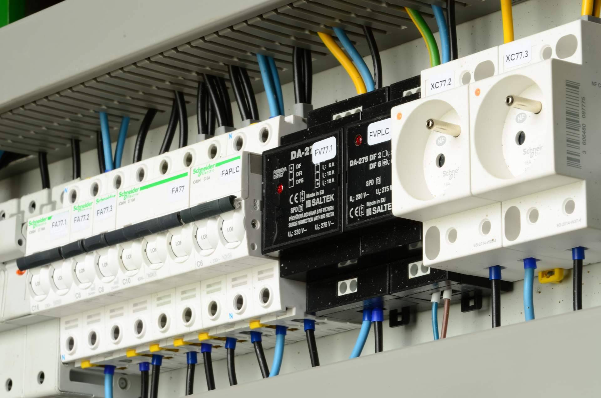 Cadenza Electric refuerza su stock con disponibilidad inmediata de material eléctrico Schneider Electric