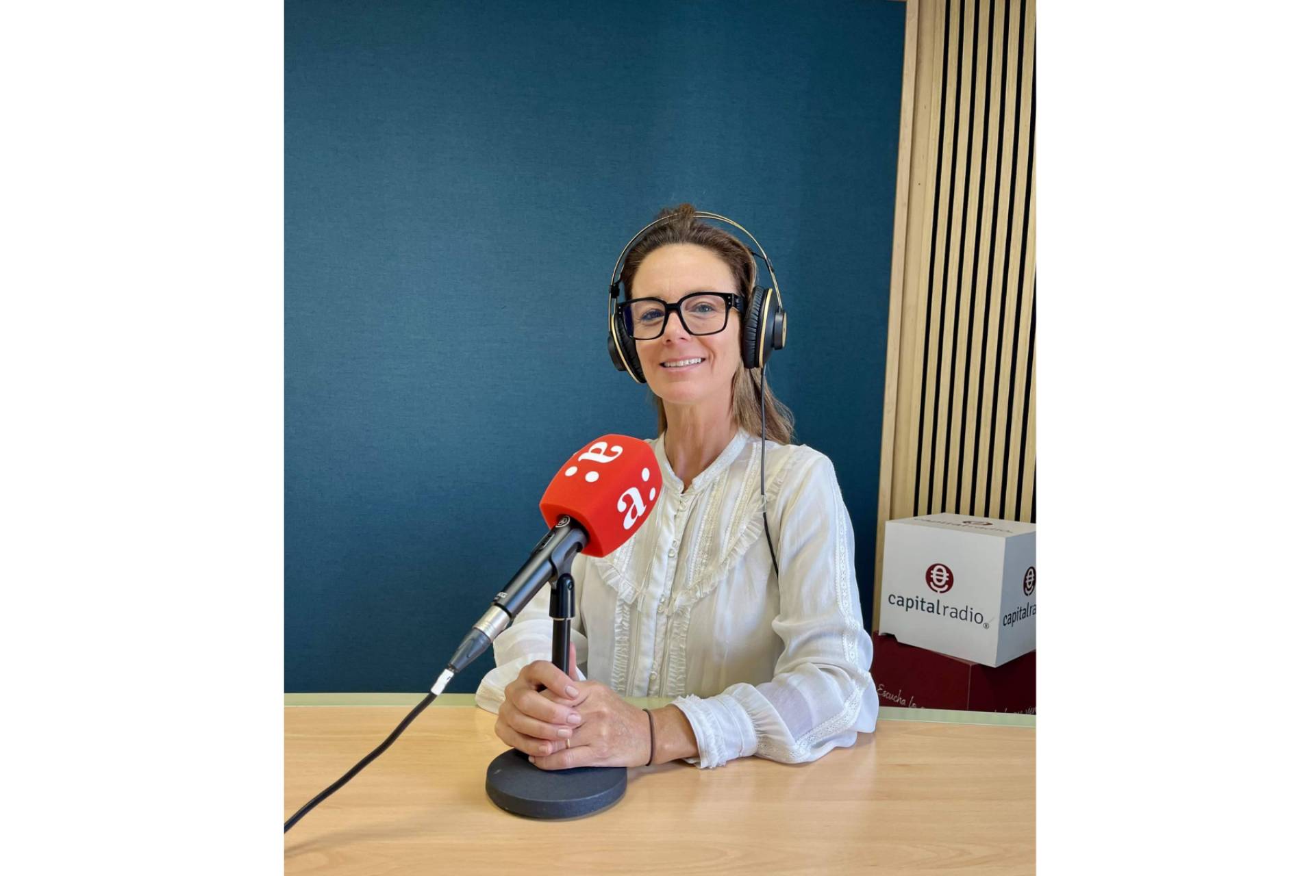 Una conversación entre continentes; el programa radial de Carolina Zúñiga conecta Europa y Latinoamérica
