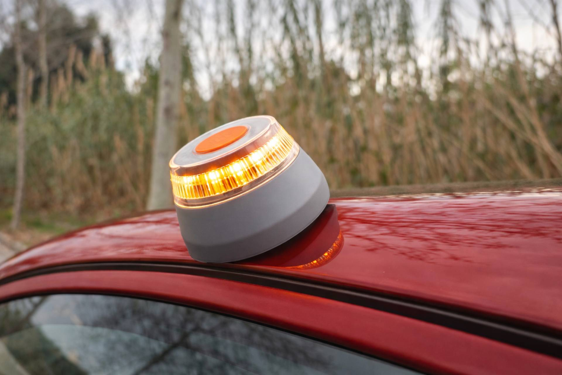 Baliza V-16; seguridad en la carretera cuando más se necesita