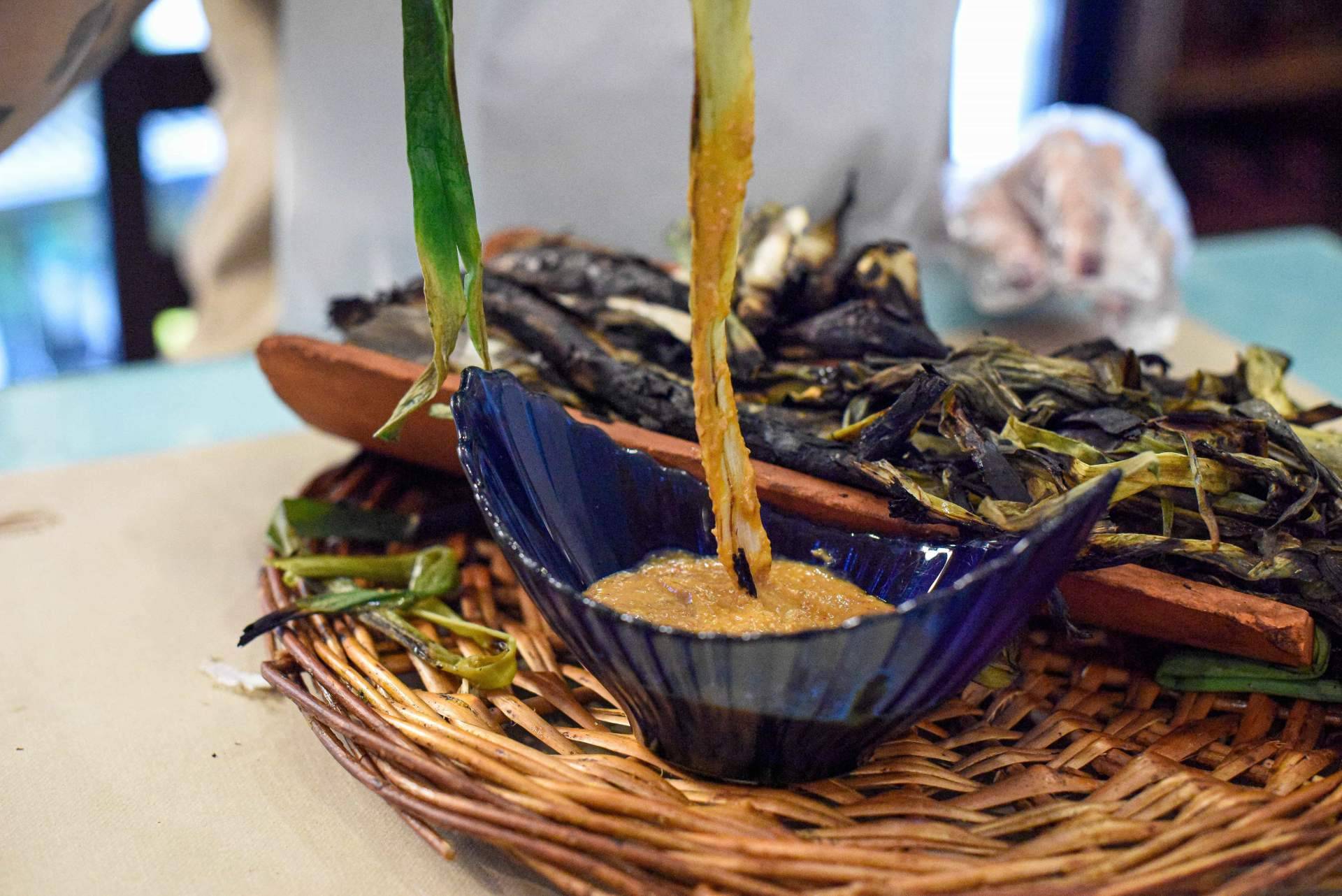 Calçots con romesco, ¿o no? Lo que de verdad importa en los restaurantes de calçots en Barcelona
