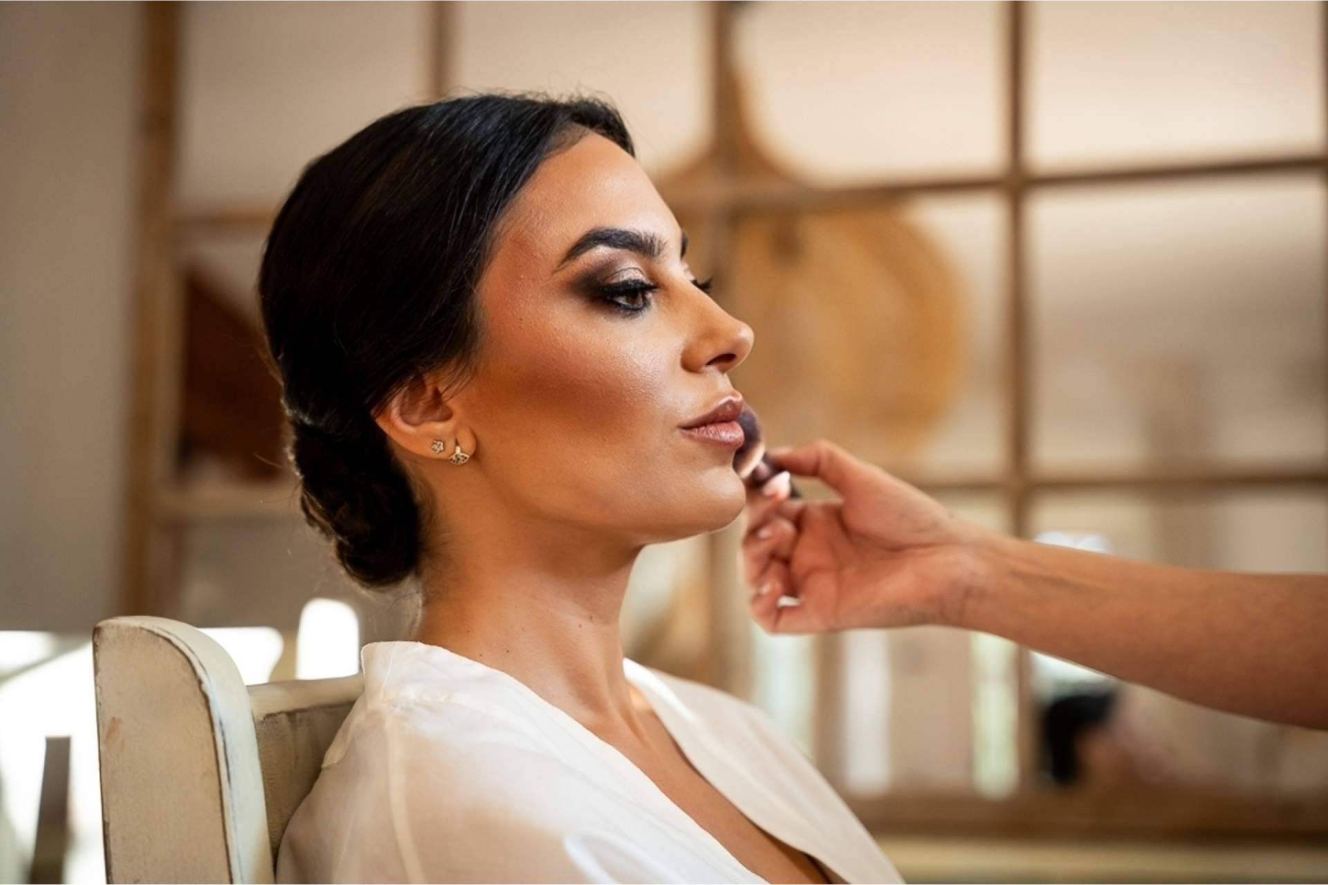 El maquillaje nupcial como experiencia artesanal; acompañamiento, personalización y confianza en el gran día
