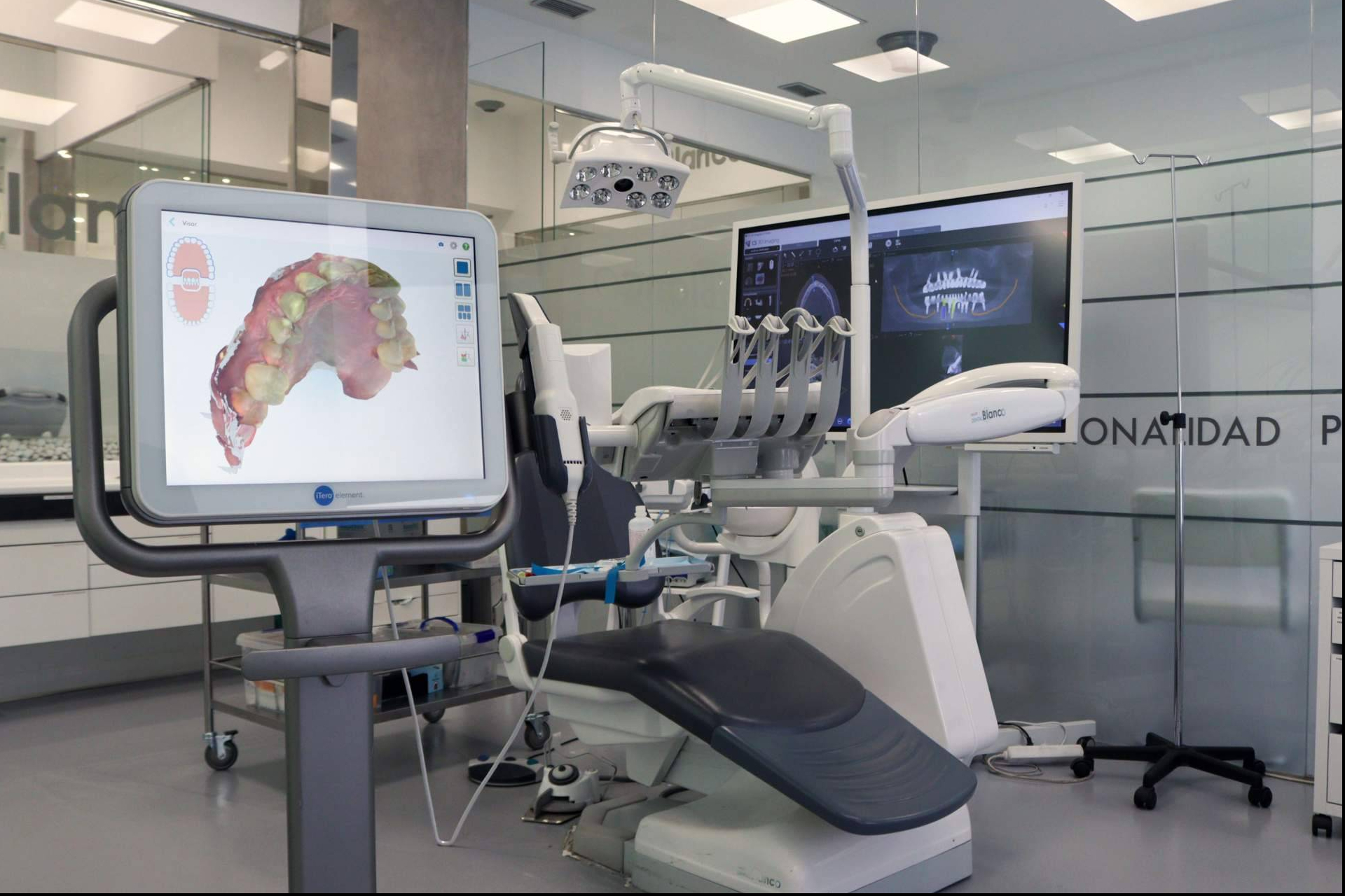 Salud Dental Blanco (Madrid) coloca implantes dentales en pacientes que otras clínicas rechazan