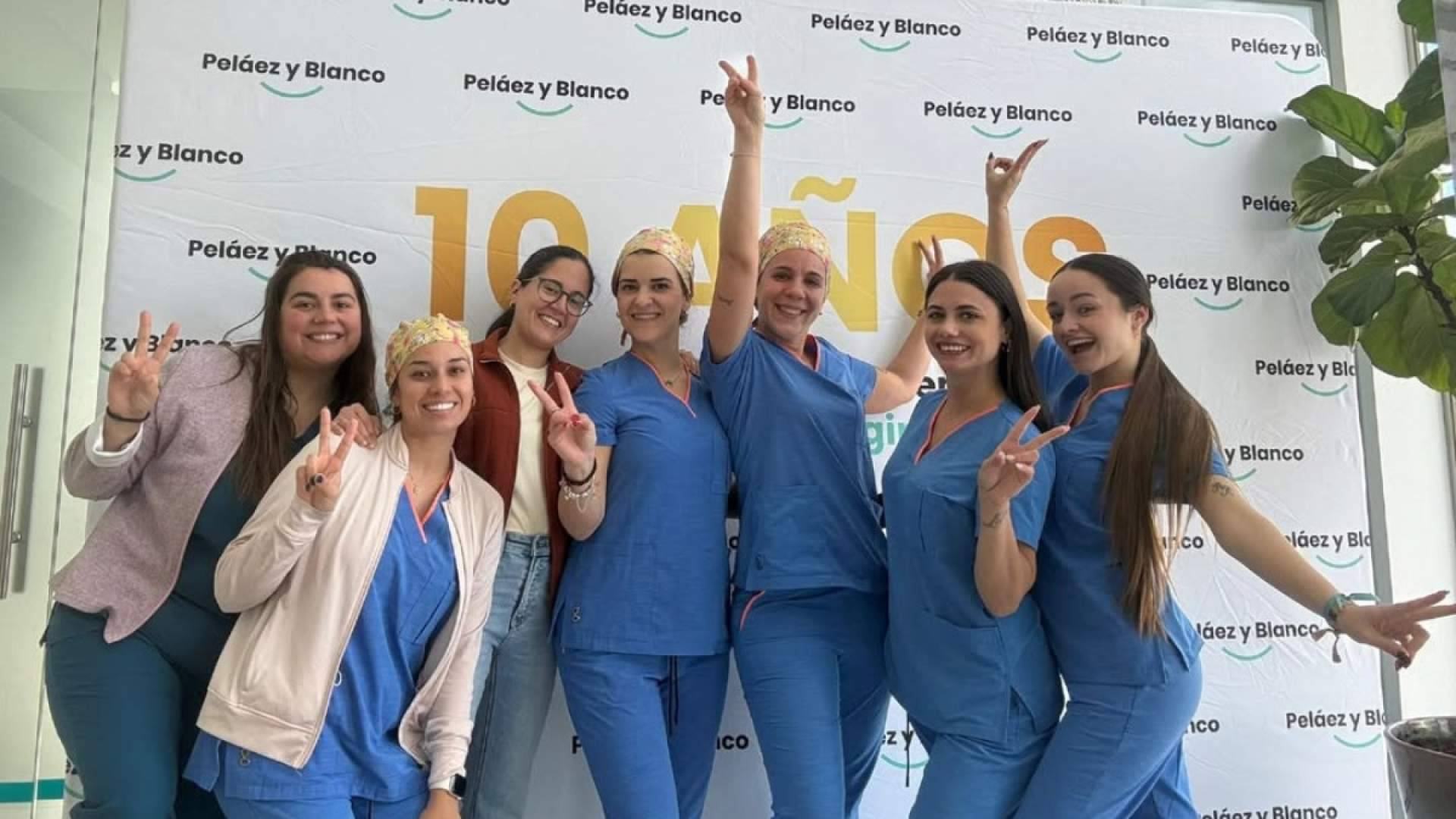 La clínica dental Peláez y Blanco convierte un selfie en una experiencia única en Badajoz
