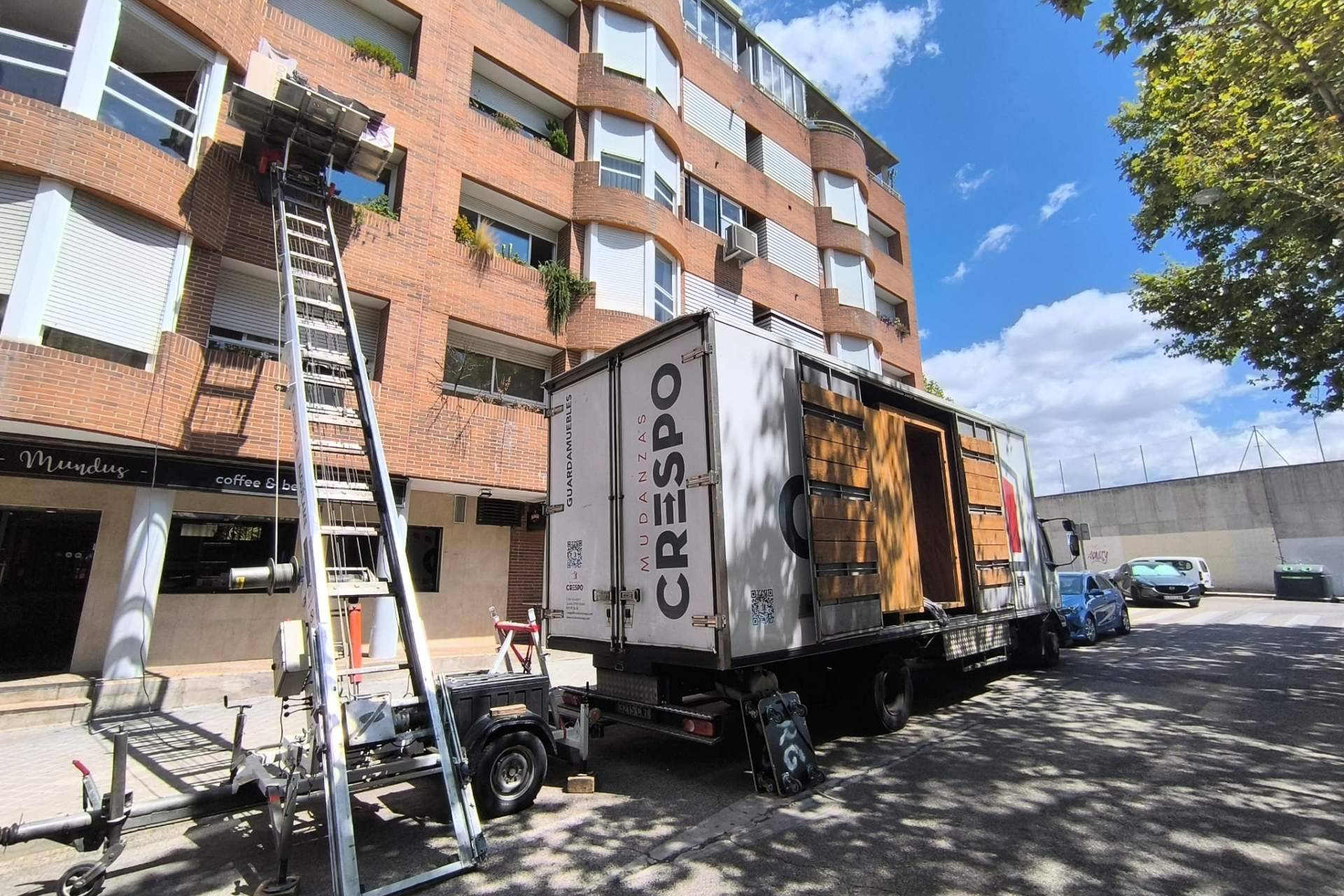 El sector de los traslados avisa de que mayo marca el inicio de la temporada alta de mudanzas en Mudanzas Crespo