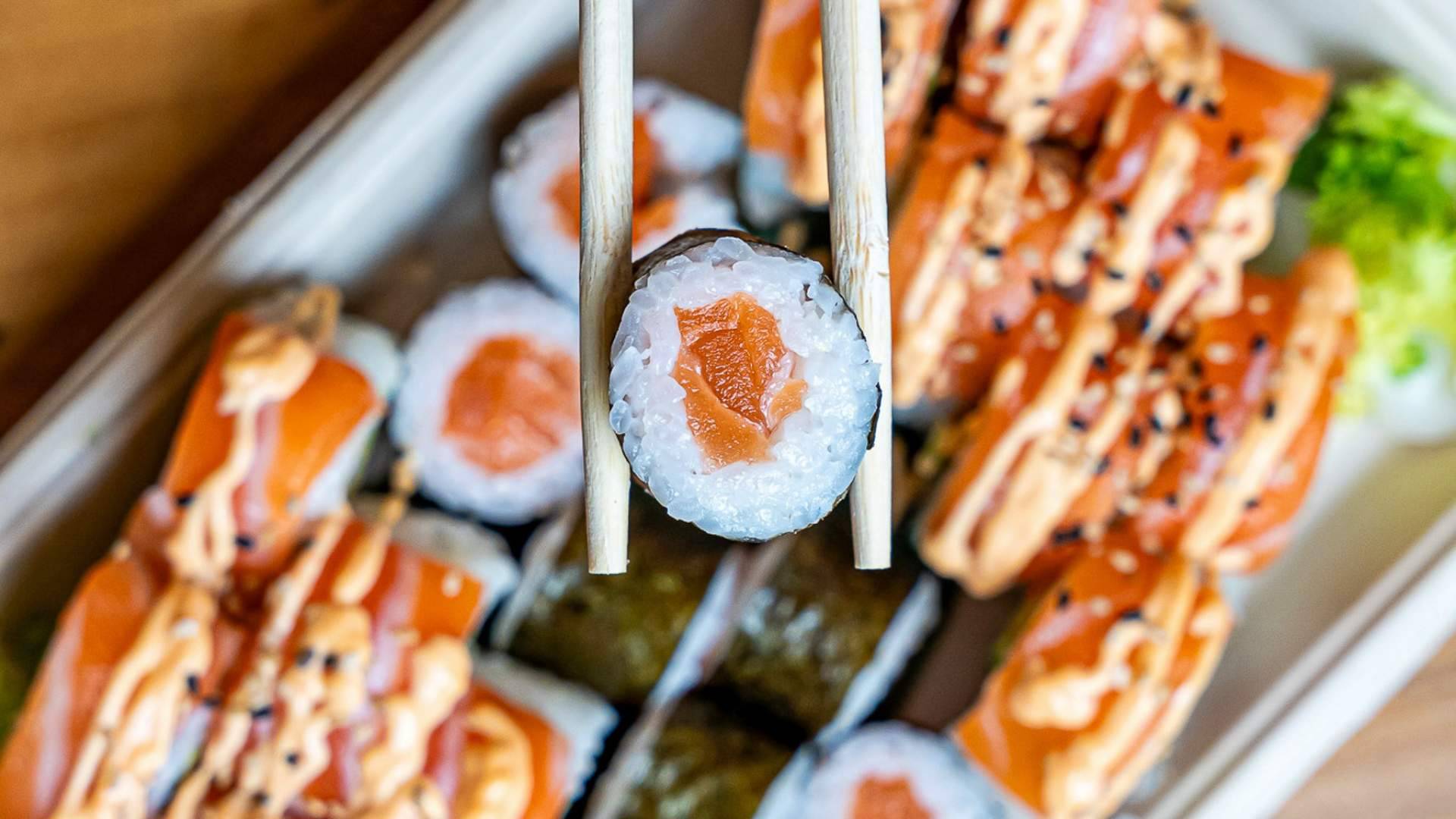 La Uramakeria refuerza su presencia en Barcelona y Madrid con una propuesta de sushi joven y accesible