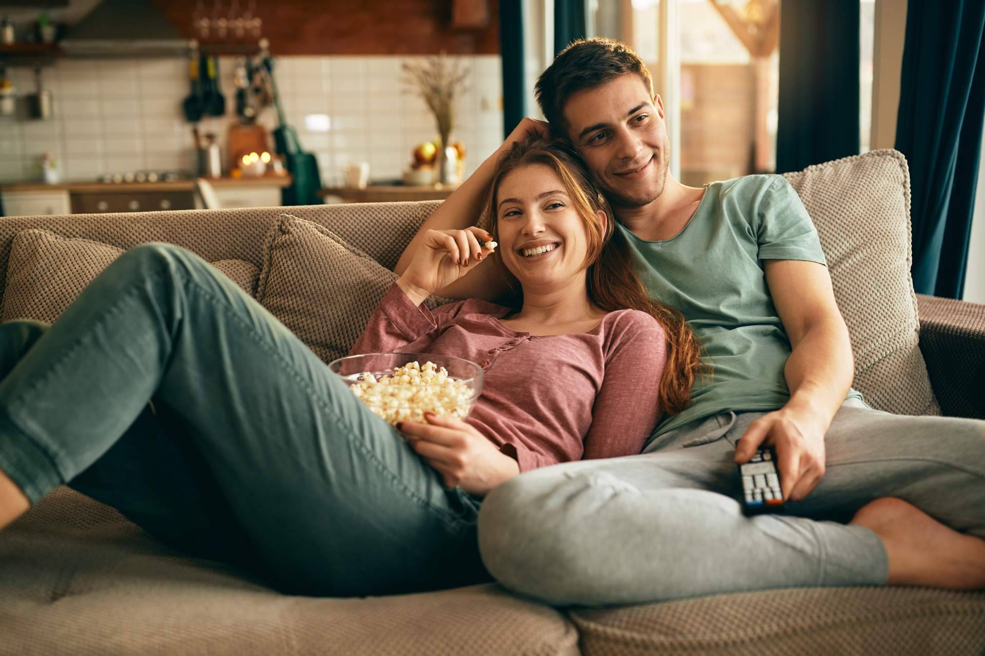 El sofá se convierte en el centro de la vida social y el bienestar en los hogares de La Tienda HOME