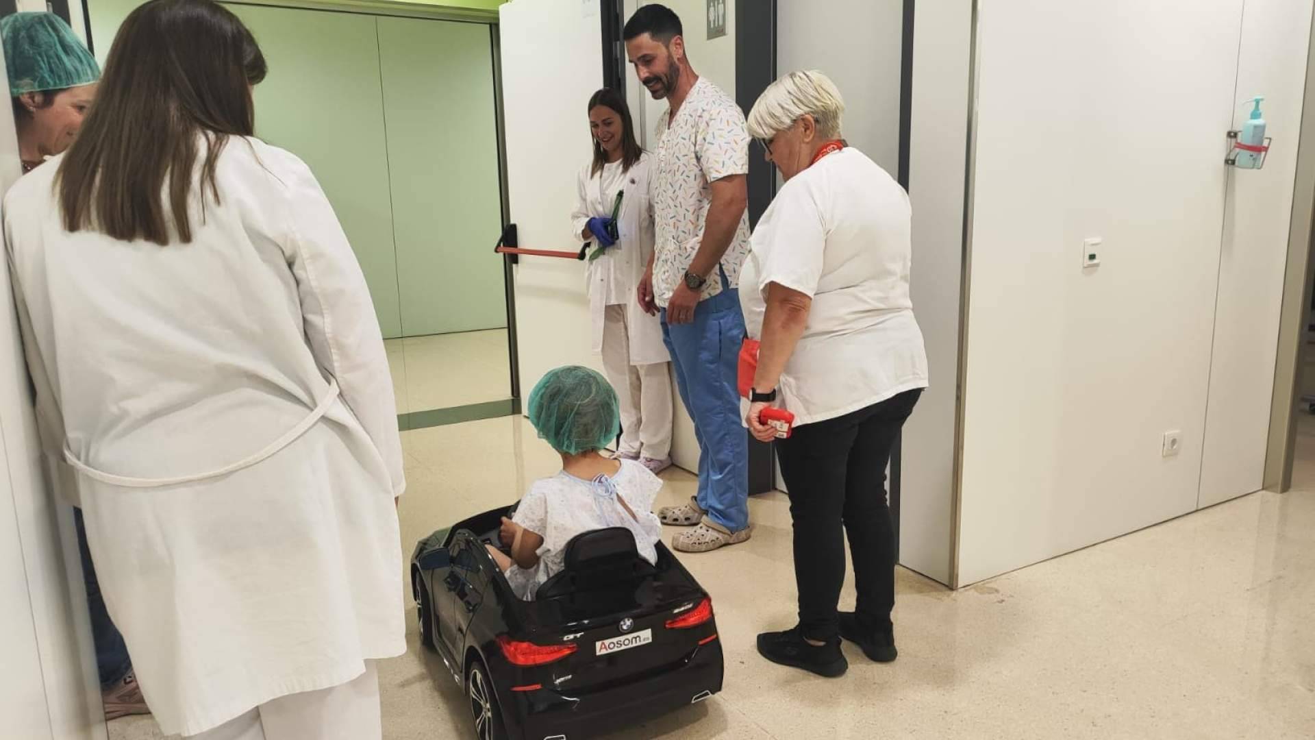 Aosom.es entrega vehículos infantiles para humanizar la estancia hospitalaria en Sant Joan de Déu