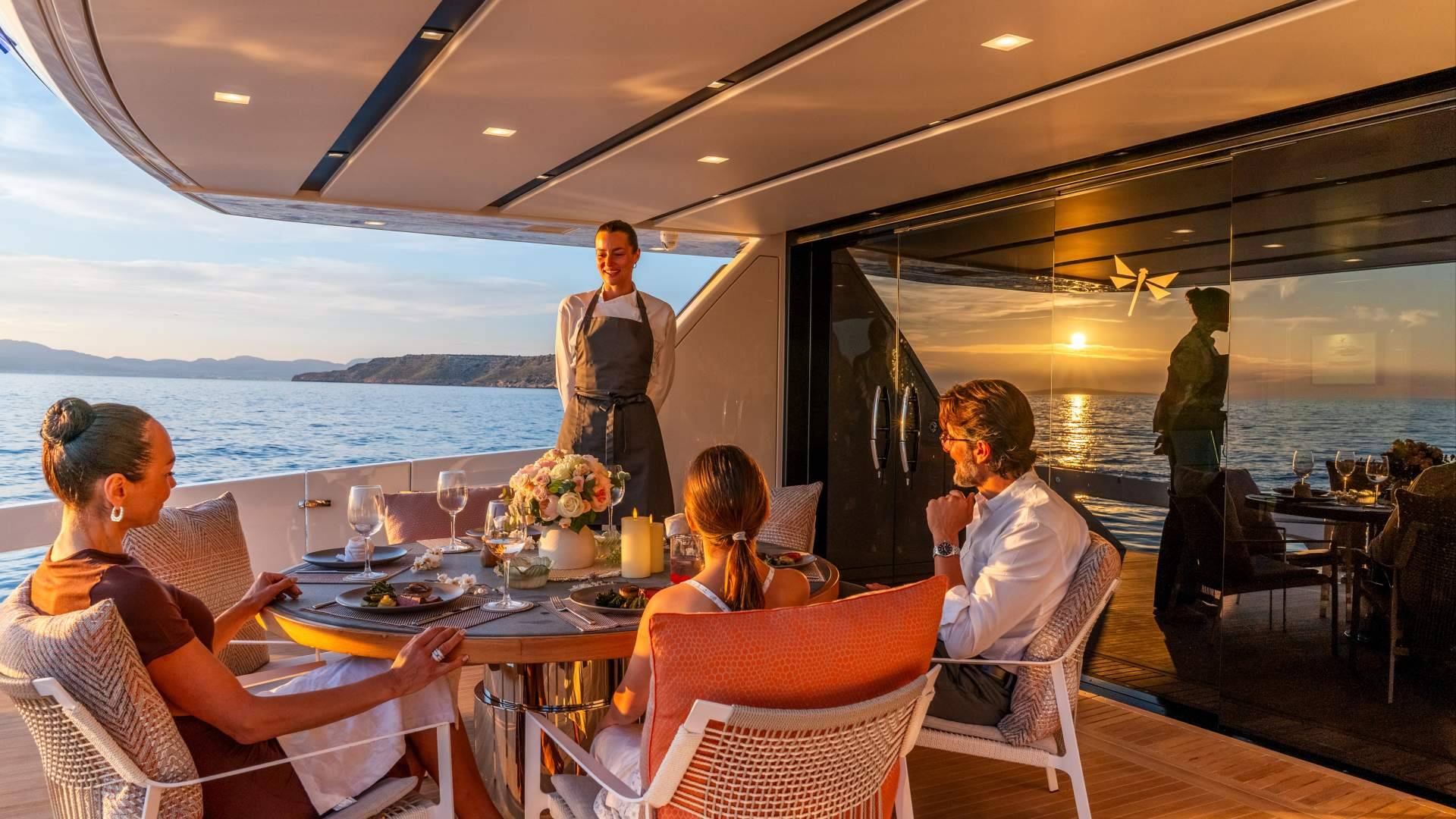 Motor yacht charter Ibiza, claves para seleccionar el yate a motor ideal según el tipo de experiencia