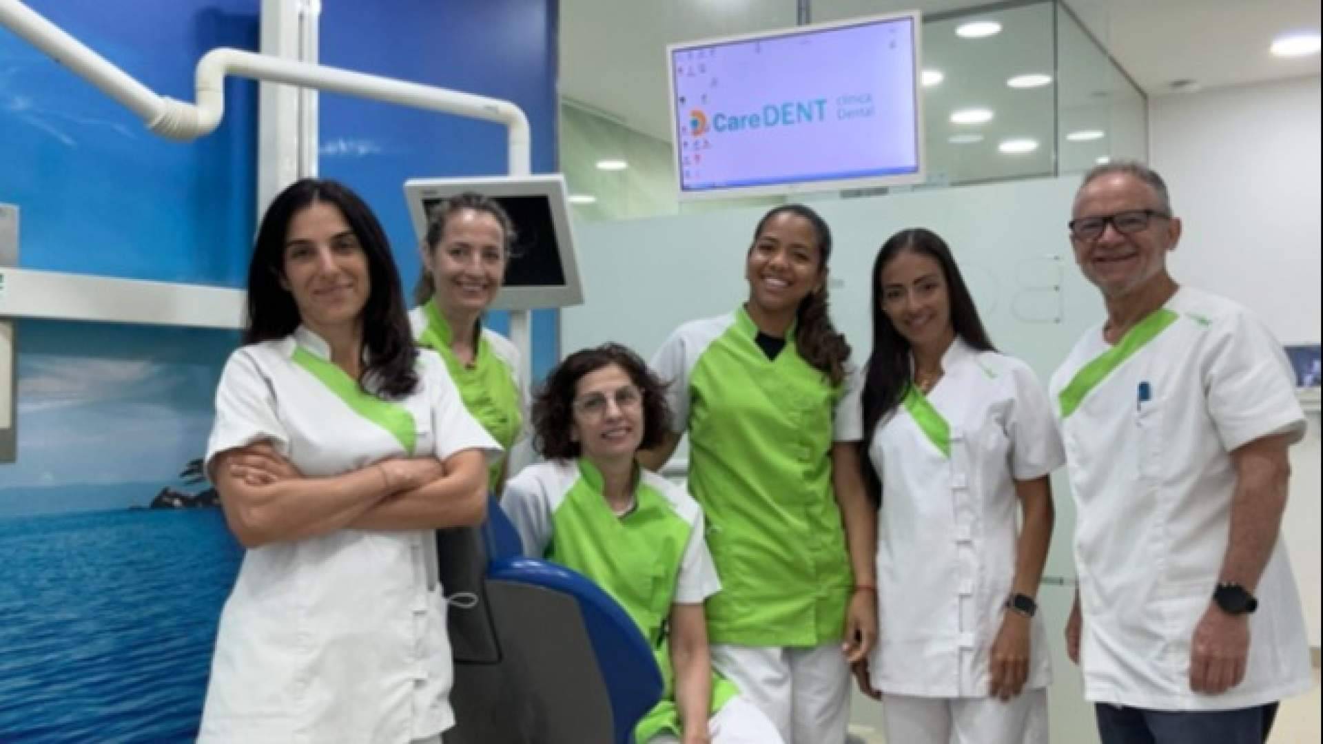Aumenta la demanda de blanqueamientos dentales antes del verano; los expertos explican cómo conseguir una sonrisa más blanca de forma segura