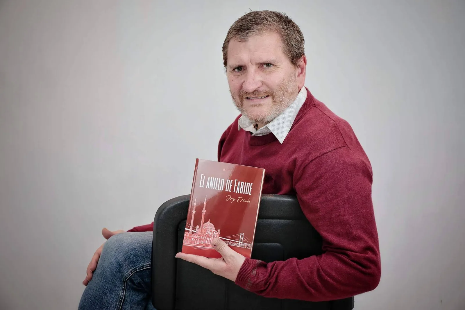 Jorge Dávila convierte la mayor tragedia de la aviación comercial en el punto de partida de un intenso thriller emocional